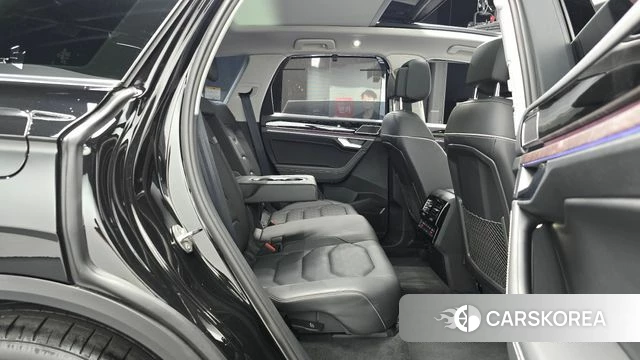 Volkswagen Touareg 3rd generation 2025 Черный из Кореи, фото 2