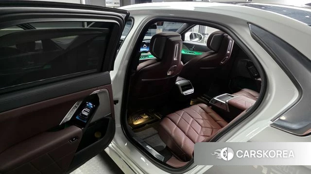 BMW 7 Series (G70) 2022 Белый из Кореи, фото 2
