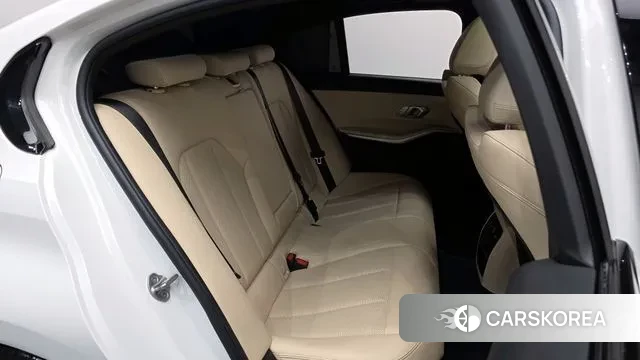 BMW 3 Series (G20) 2022 Белый из Кореи, фото 2