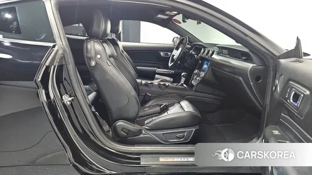 Ford Mustang 2021 Черный из Кореи, фото 2