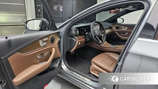 Mercedes-Benz E-Class W213 2021 Серый из Кореи, фото 2