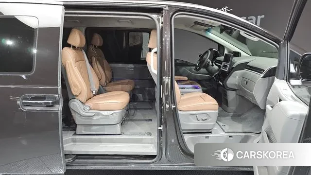 Hyundai Staria 2023 Коричневый из Кореи, фото 2