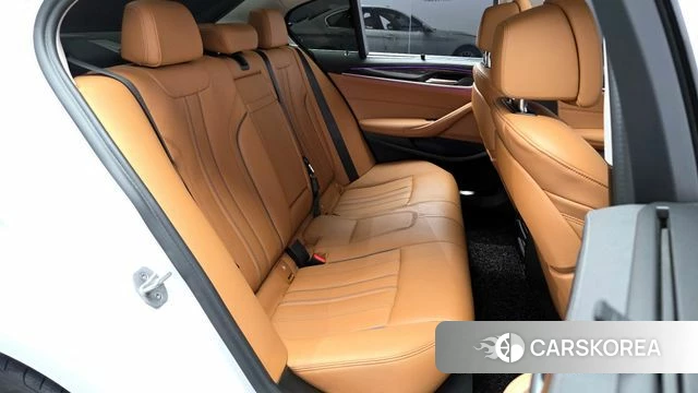 BMW 5 Series (G30) 2022 Белый из Кореи, фото 2