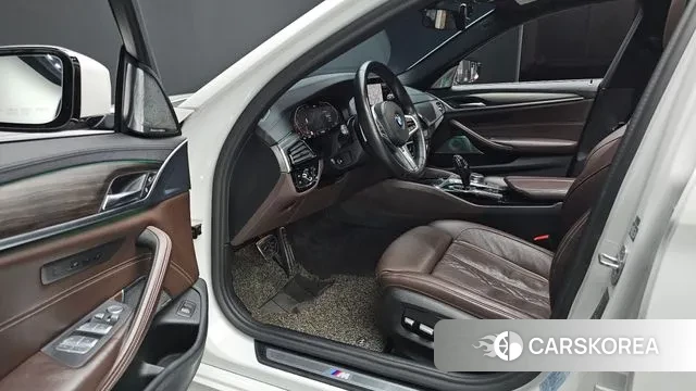 BMW 5 Series (G30) 2020 Белый из Кореи, фото 2