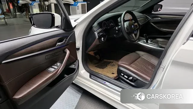 BMW 5 Series (G30) 2019 Белый из Кореи, фото 2