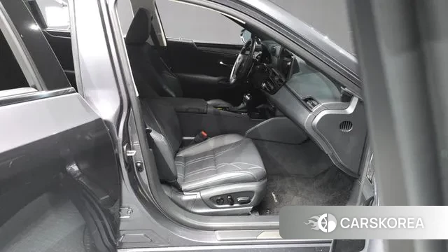 Lexus ES300h 7th generation 2023 Серый из Кореи, фото 2