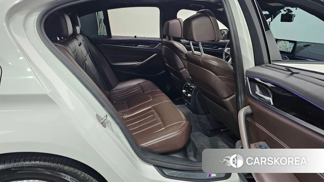 BMW 5 Series (G30) 2018 Белый из Кореи, фото 2