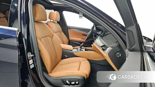 BMW 5 Series (G30) 2023 Черный из Кореи, фото 2