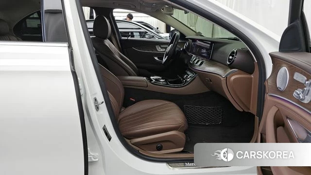 Mercedes-Benz E-Class W213 2020 Белый из Кореи, фото 2