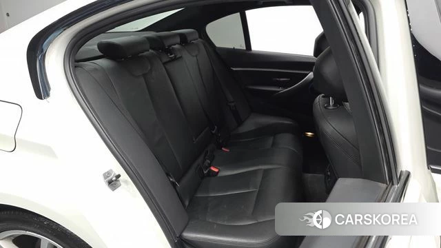 BMW 3 Series (F30) 2018 Белый из Кореи, фото 2