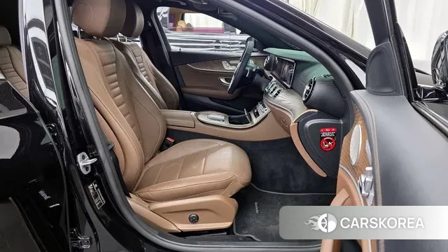 Mercedes-Benz E-Class W213 2021 Черный из Кореи, фото 2