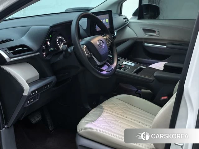 Toyota Saina 2023 Белый из Китая, фото 2