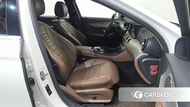 Mercedes-Benz E-Class W213 2018 Белый из Кореи, фото 2