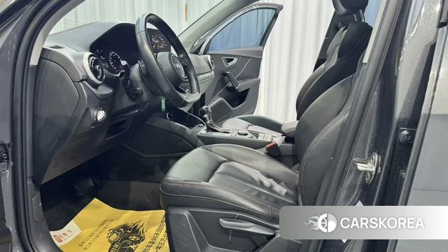 Audi Q2L 2023 Темно-серый из Китая, фото 2