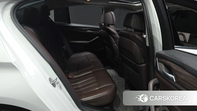 BMW 5 Series (G30) 2020 Белый из Кореи, фото 2