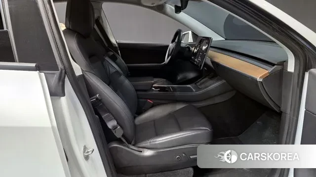 Tesla Model Y 2021 Белый из Кореи, фото 2