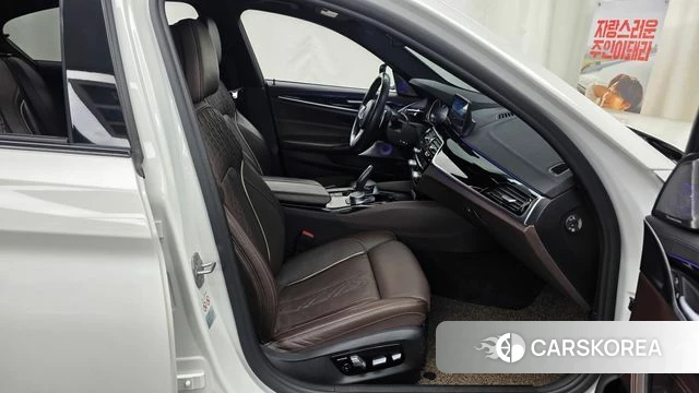 BMW 5 Series (G30) 2018 Белый из Кореи, фото 2