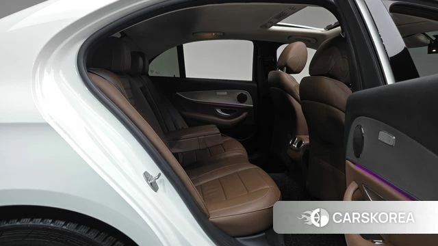 Mercedes-Benz E-Class W213 2018 Белый из Кореи, фото 2