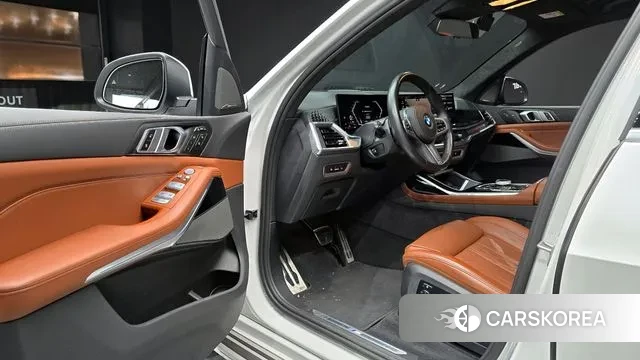 BMW X7 (G07) 2023 Белый из Кореи, фото 2