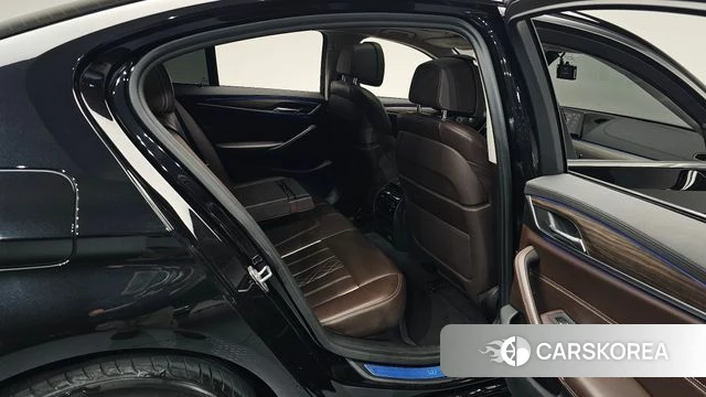 BMW 5 Series (G30) 2019 Черный из Кореи, фото 2