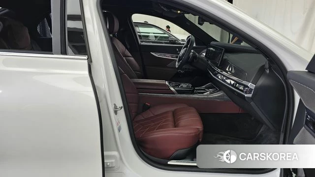 BMW 7 Series (G70) 2022 Белый из Кореи, фото 2