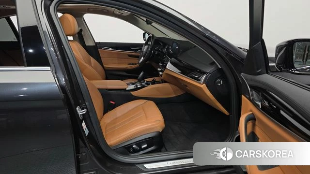 BMW 5 Series (G30) 2018 Серый из Кореи, фото 2