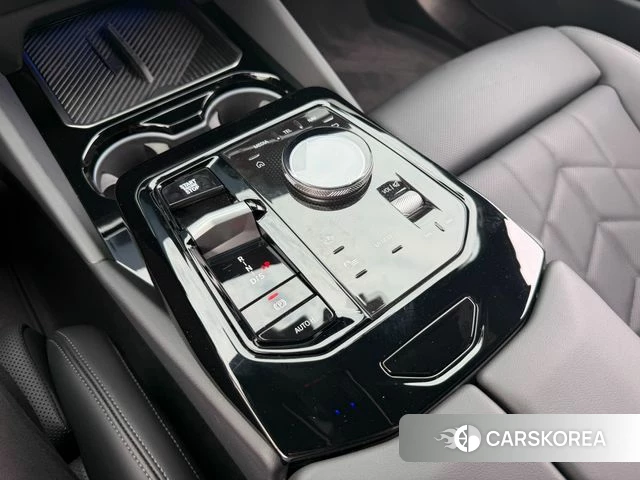 BMW 5 Series (G60) 2024 Черный из Кореи, фото 2