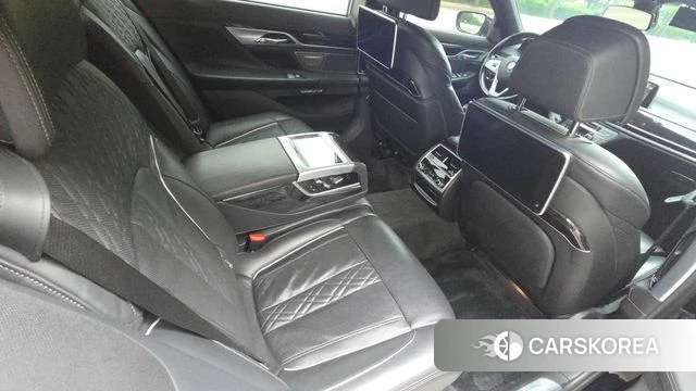 BMW 7 Series (G11) 2018 Черный из Кореи, фото 2