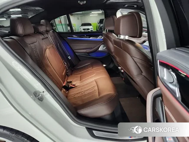 BMW 5 Series (G30) 2023 Белый из Кореи, фото 2