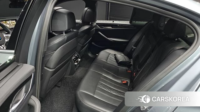 BMW 5 Series (G30) 2019 Серебристо-серый из Кореи, фото 2