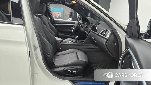 BMW 3 Series (F30) 2018 Белый из Кореи, фото 2