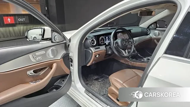 Mercedes-Benz E-Class W213 2018 Белый из Кореи, фото 2