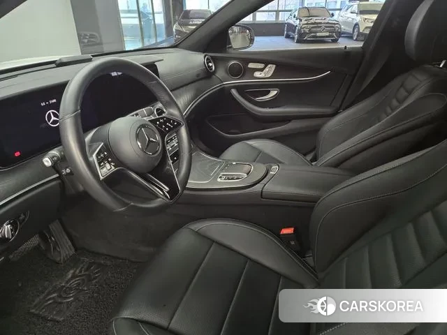 Mercedes-Benz E-Class W213 2023 Белый из Кореи, фото 2