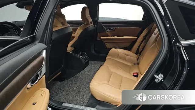 Volvo S90 2023 Черный из Кореи, фото 2