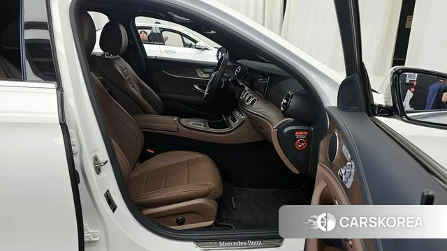 Mercedes-Benz E-Class W213 2022 Белый из Кореи, фото 2