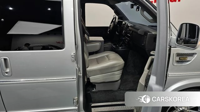 Chevrolet Express Van 2018 Серебряный из Кореи, фото 2