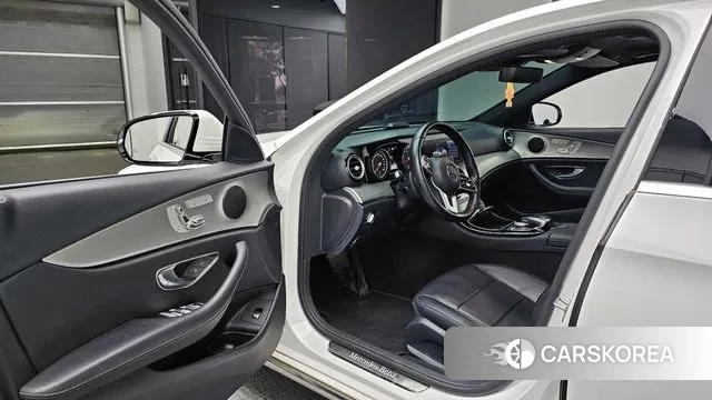 Mercedes-Benz E-Class W213 2018 Белый из Кореи, фото 2
