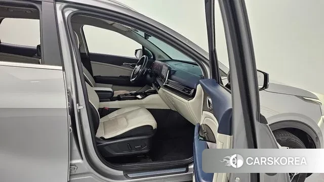 Kia Sportage 5th Generation 2023 Серебристо-серый из Кореи, фото 2