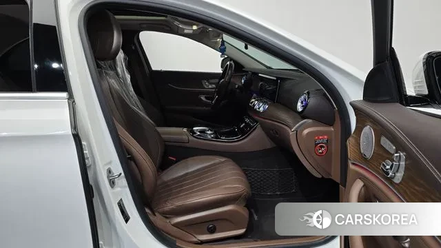 Mercedes-Benz E-Class W213 2018 Белый из Кореи, фото 2