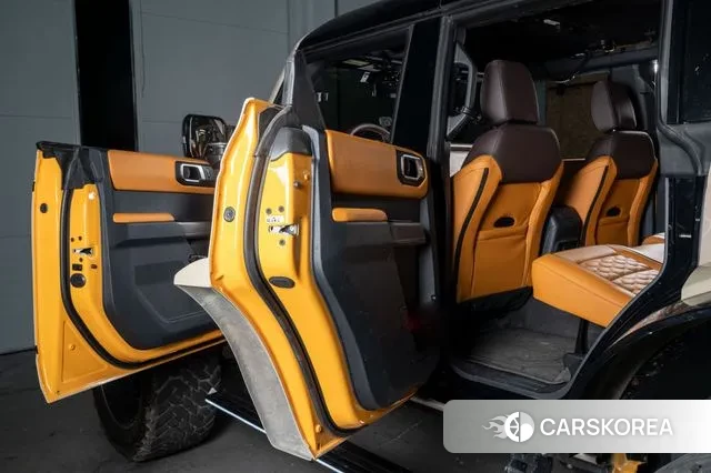 Ford Bronco 6th Generation 2022 Оранжевый из Кореи, фото 2