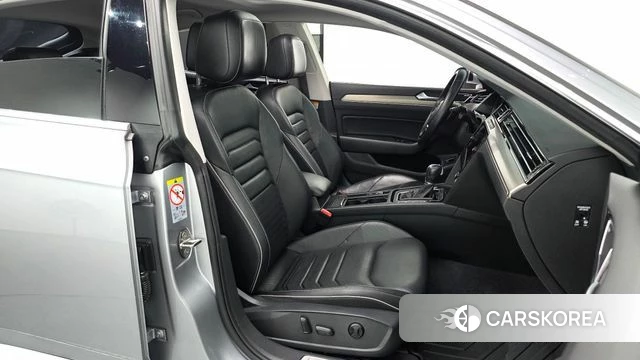 Volkswagen Arteon 2019 Серебристо-серый из Кореи, фото 2