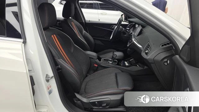 BMW 1 Series (F40) 2020 Белый из Кореи, фото 2