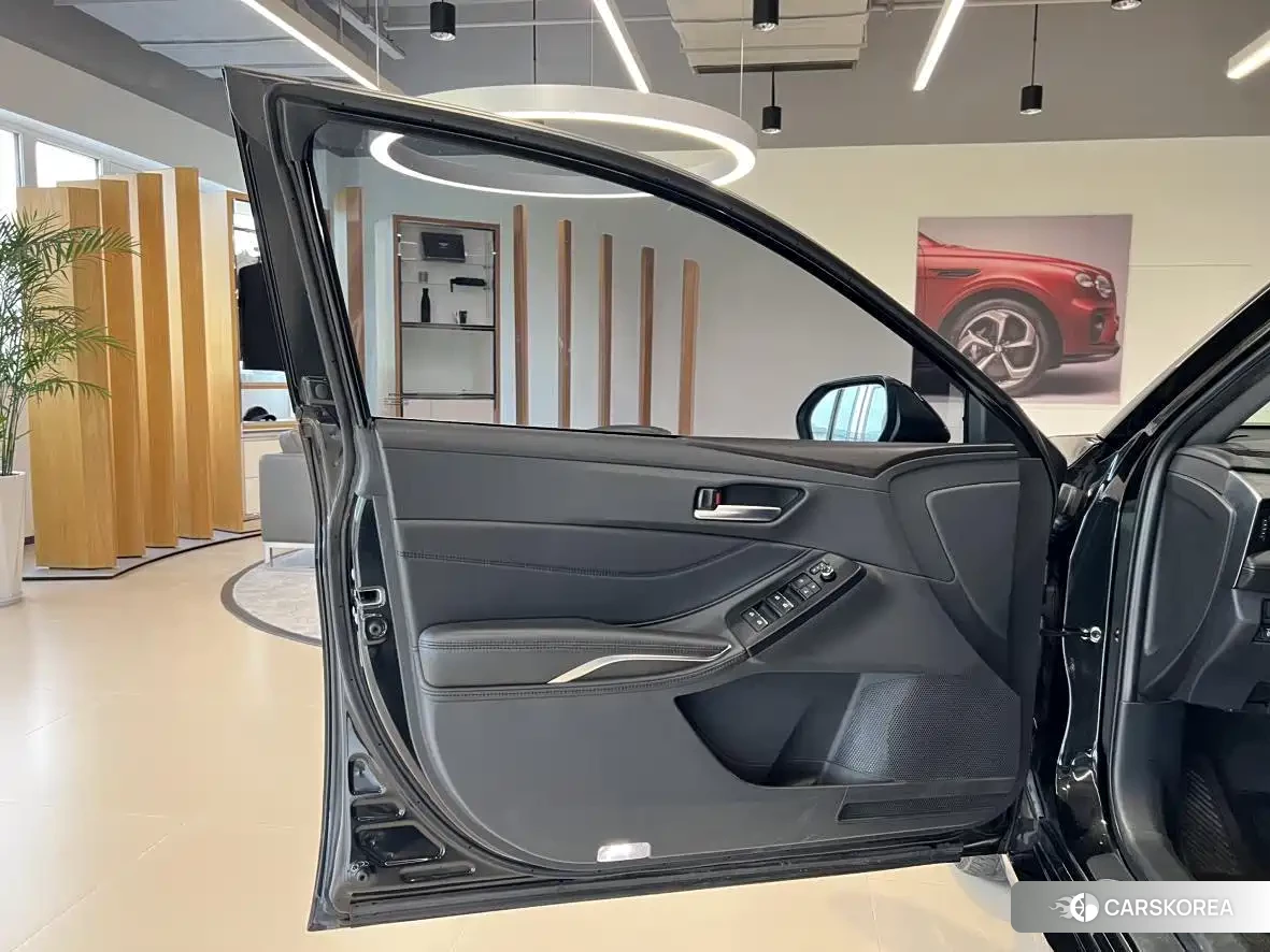 Toyota Avalon 2023 Черный из Китая, фото 2