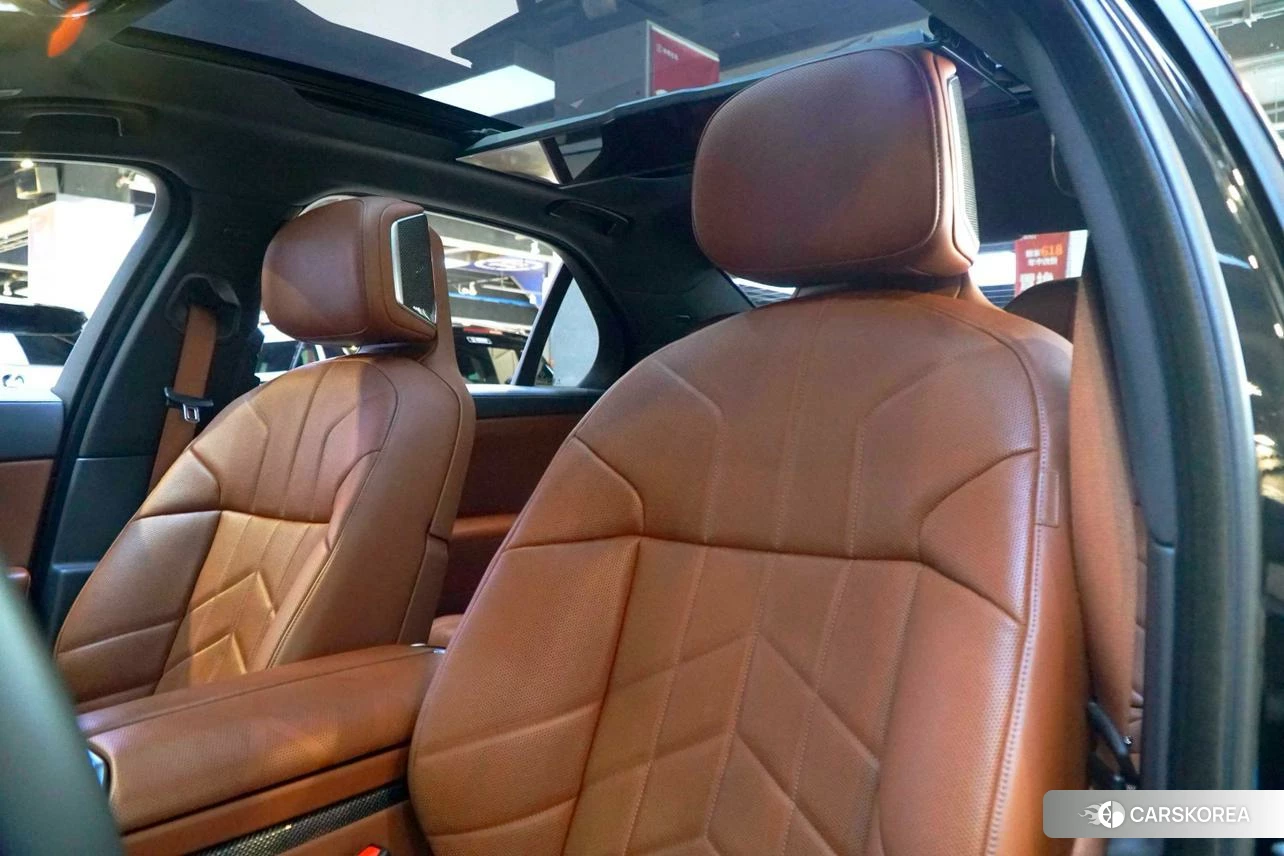 BMW i7 2023 Черный из Китая, фото 2