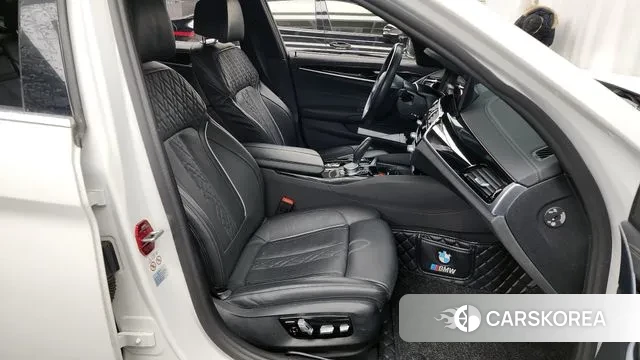 BMW 5 Series (G30) 2021 Белый из Кореи, фото 2