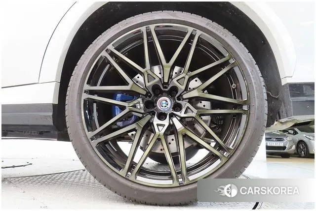 BMW X6M (G06) 2023 Белый из Кореи, фото 2