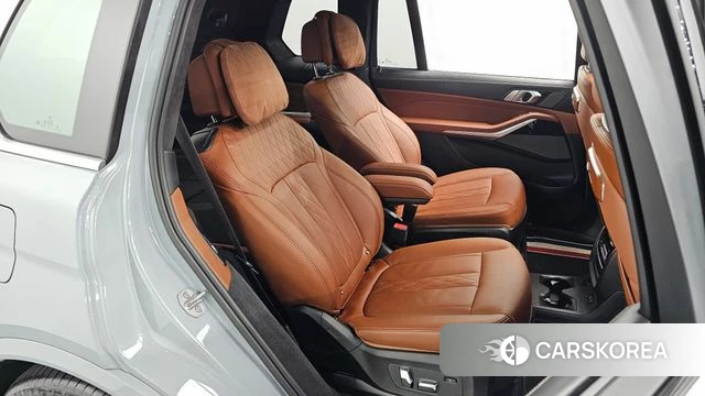 BMW X7 (G07) 2024 Серебристо-серый из Кореи, фото 2