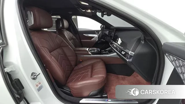 BMW i7 (G70) 2023 Белый из Кореи, фото 2