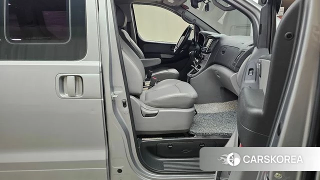 Hyundai The New Grand Starex 2020 Серебристо-серый из Кореи, фото 2