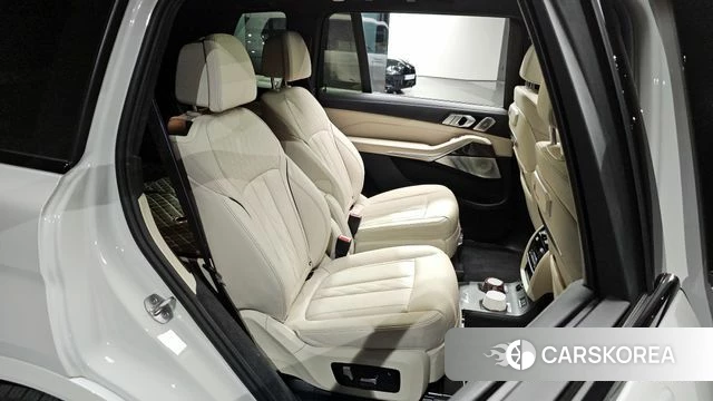 BMW X7 (G07) 2023 Белый из Кореи, фото 2